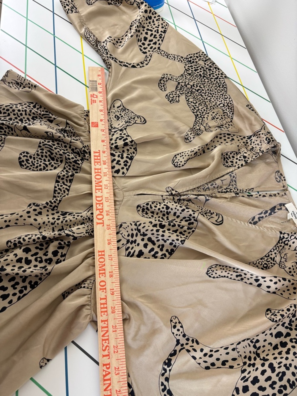entro Beige Leopard Peplum Blouse size Large in EUC balloon sleeves - Picture 9 of 11